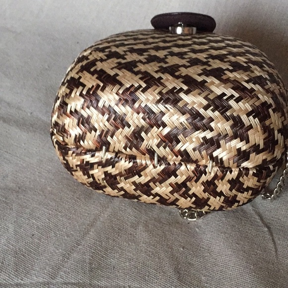 NWT lovely, cute and adorable woven natural straw crossbody bag - Picture 5 of 7